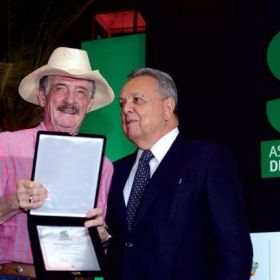 Fazenda 3R é Campeã na categoria Gado de Produção, no prêmio AS MELHORES DA DINHEIRO RURAL.