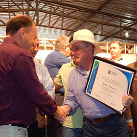 Rubinho Catenacci é uma das 100 personalidades mais influentes do agronegócio brasileiro pela revista Dinheiro Rural e recebe também o título de 
